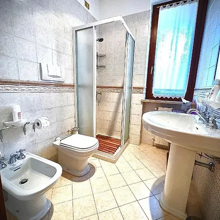 아파트 Welcome Traveller L'appartamento Di Annalisa 가르다